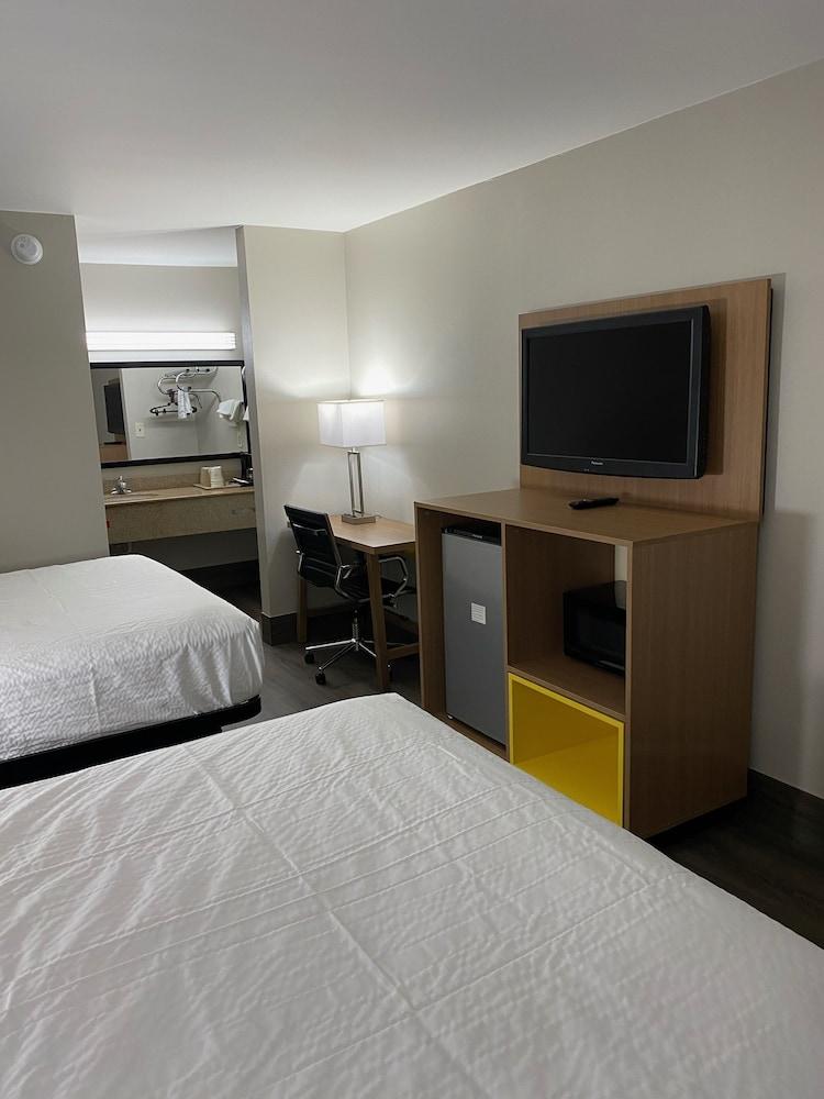 Red Roof Inn Leeds photo 8