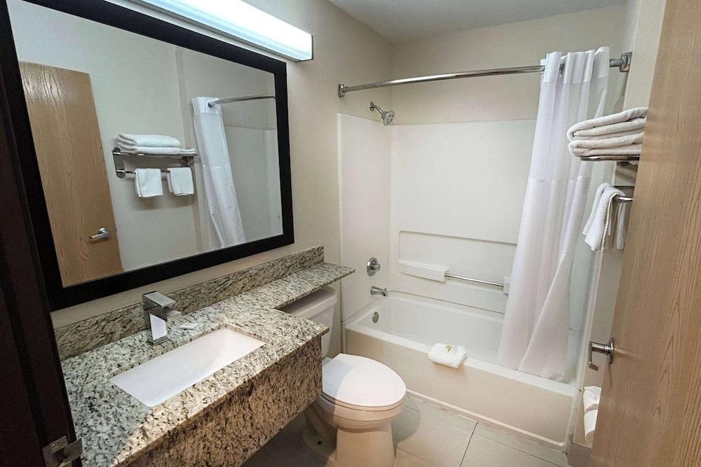Travelodge by Wyndham Arlington/Dallas Area photo 8