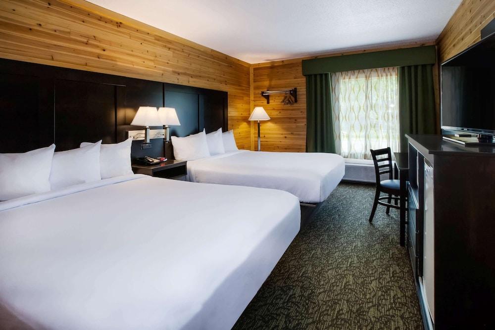 Days Inn by Wyndham Cadillac photo 26