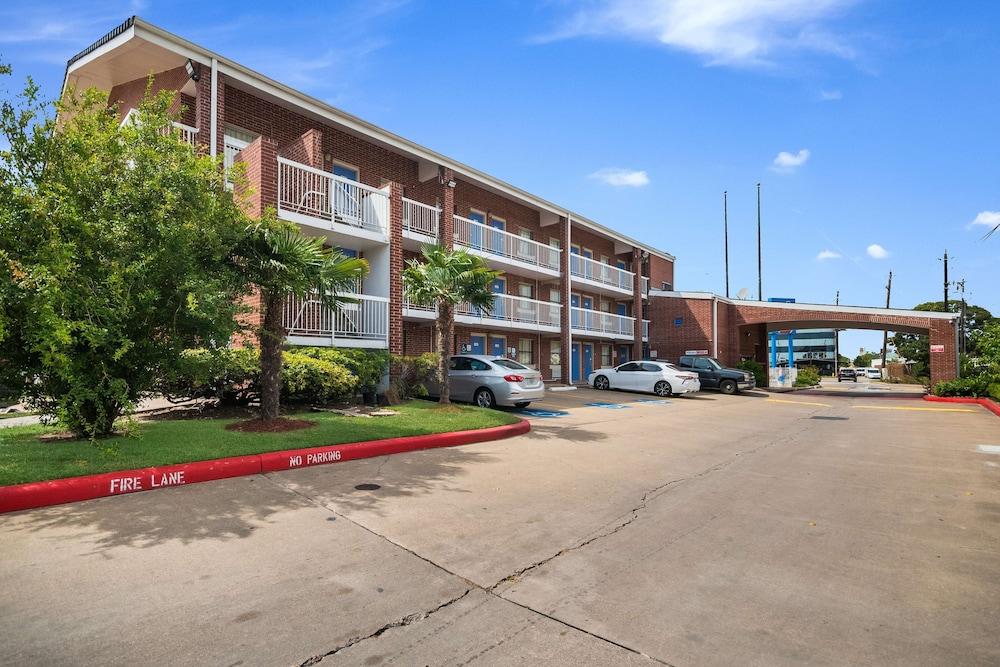 Motel 6 Houston, TX - Brookhollow photo 33