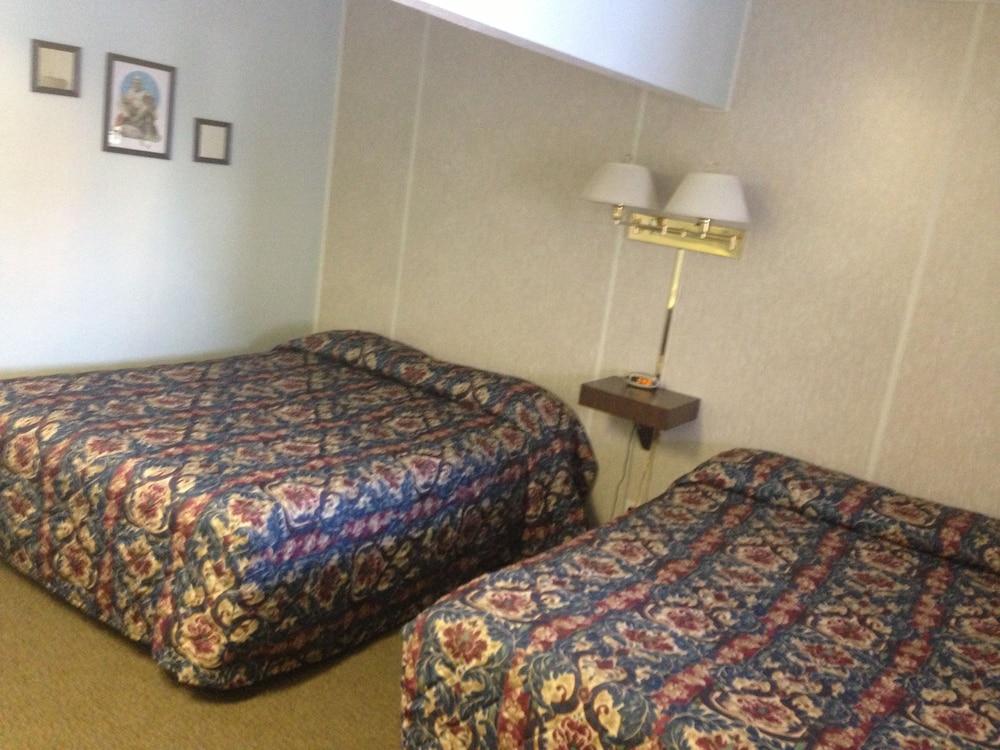 Jamestown Motel photo 25
