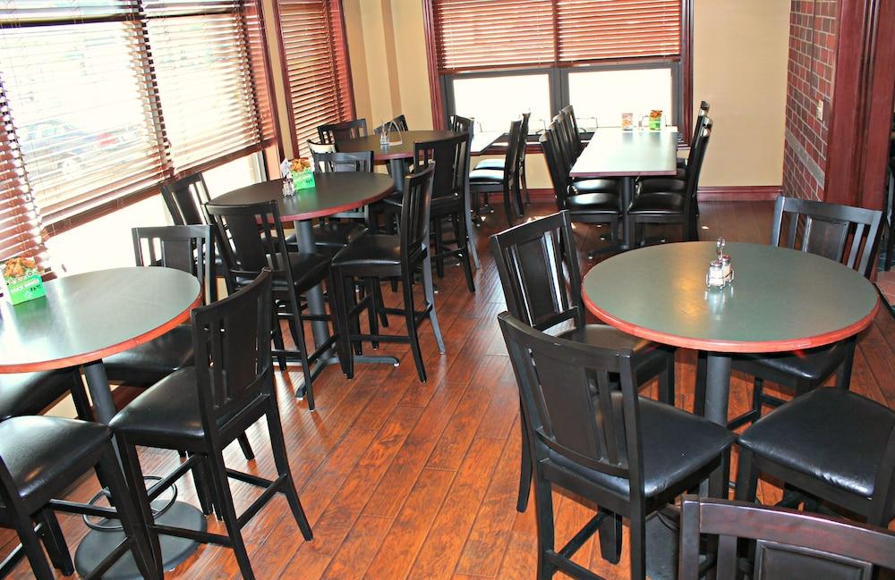 Express Suites Riverport Inn & Suites photo 8