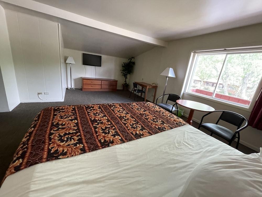 VIBE INN - WHIRLPOOL SUITES photo 10