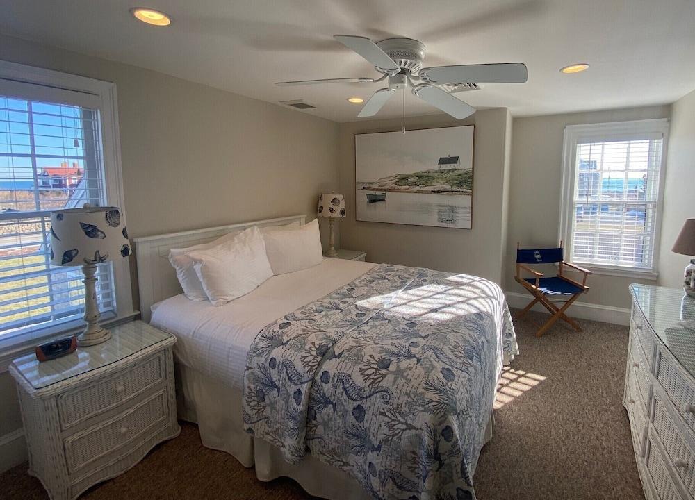 Beach Breeze Inn photo 81