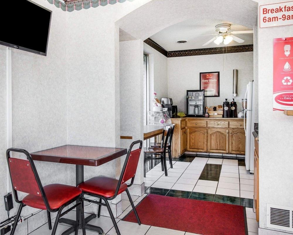 Econo Lodge McDonough South photo 22