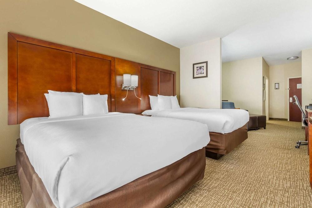 Comfort Suites Wilson I-95 photo 2