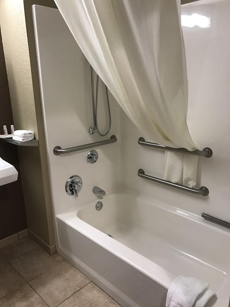 Microtel Inn & Suites by Wyndham Mansfield photo 32