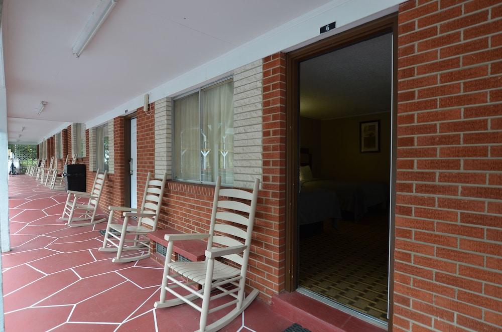 Travelowe's Motel photo 28