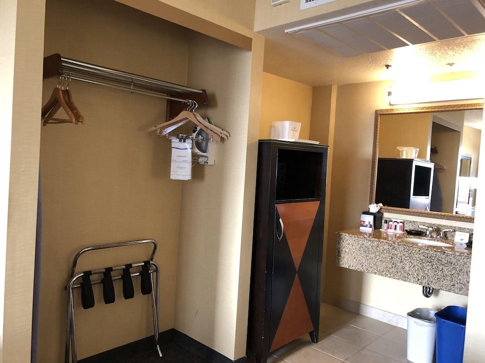 Ramada by Wyndham San Diego National City photo 55