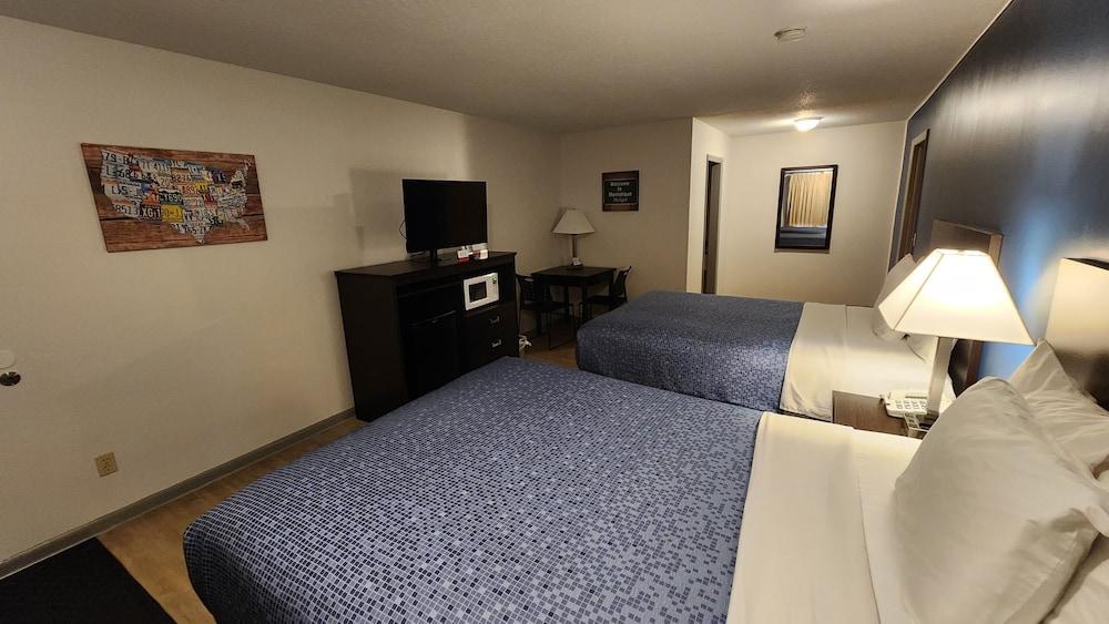 Econo Lodge Lakeshore photo 8