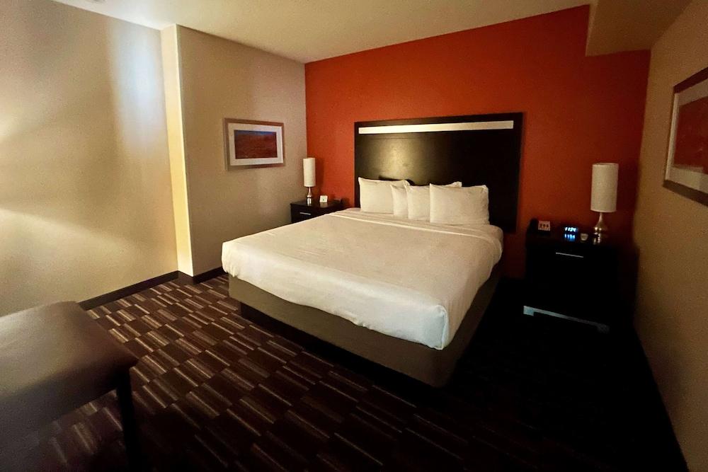 Wyndham Garden Lancaster CA photo 14