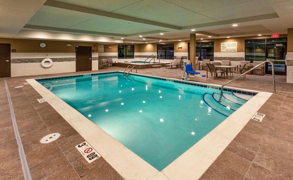 Hampton Inn & Suites Duluth North/Mall Area photo 23