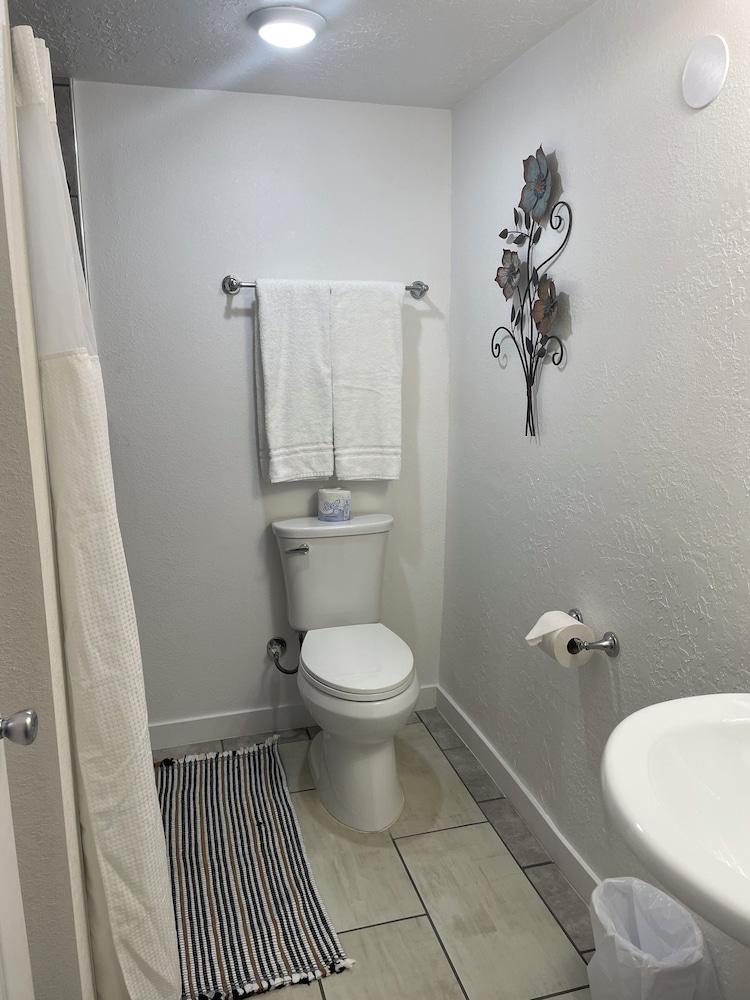 Brownings Motel photo 6