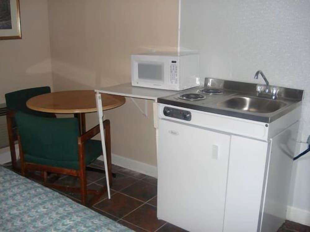 New Sea Breeze Motel photo 5
