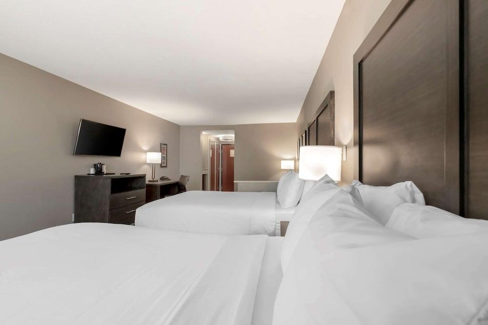 Comfort Inn and Suites Near Medical Center photo 23