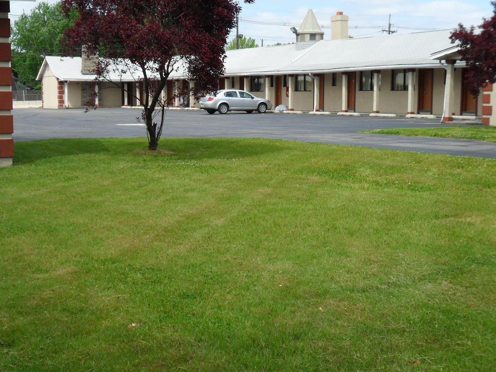 Red Carpet Inn photo 22
