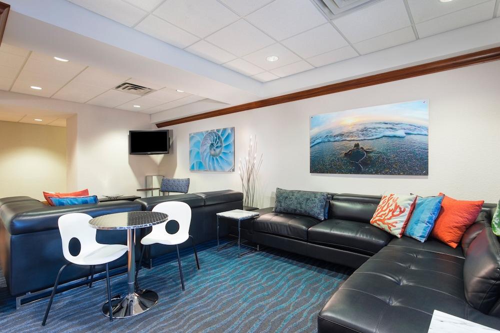 Holiday Inn Express Hotel & Suites Clearwater North-Dunedin by IHG photo 2