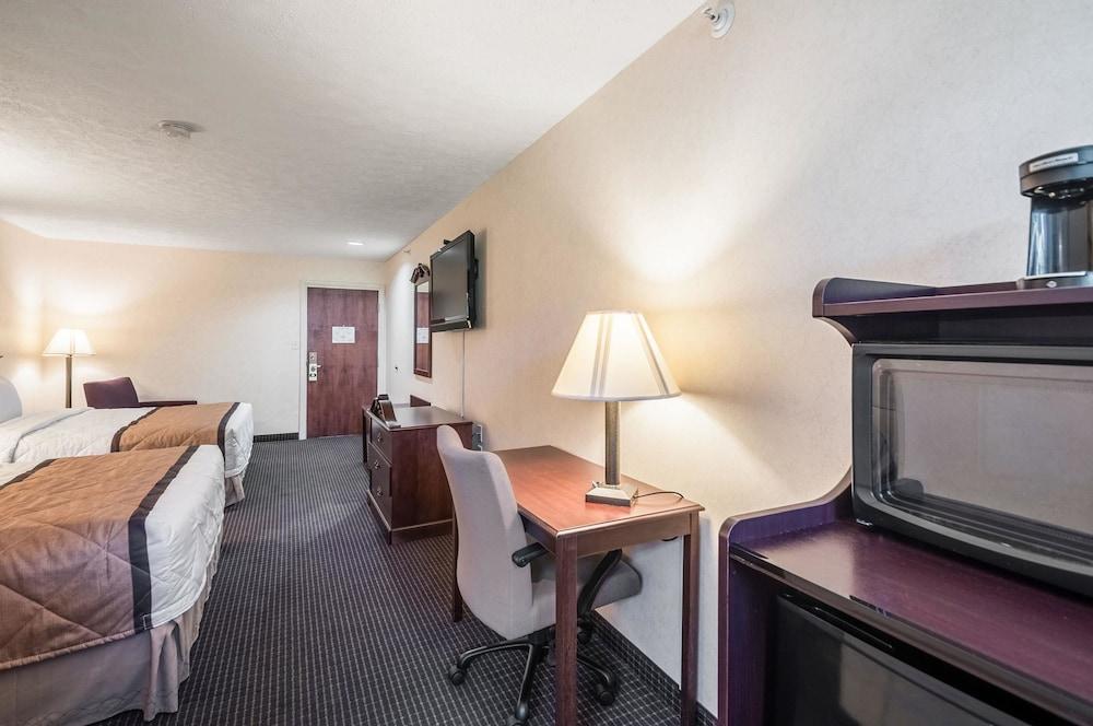 Rodeway Inn & Suites Charles Town photo 41