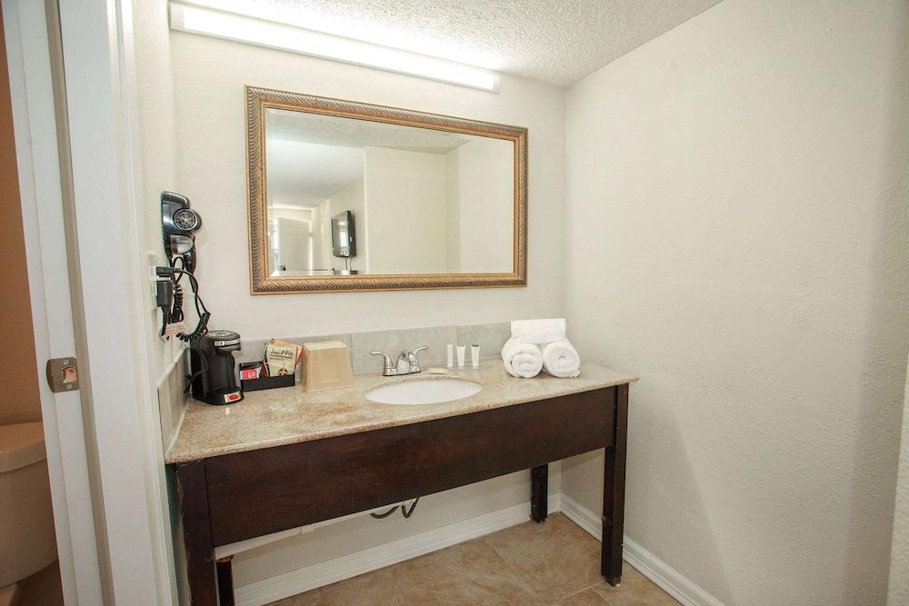 Travelodge by Wyndham Macon West photo 15