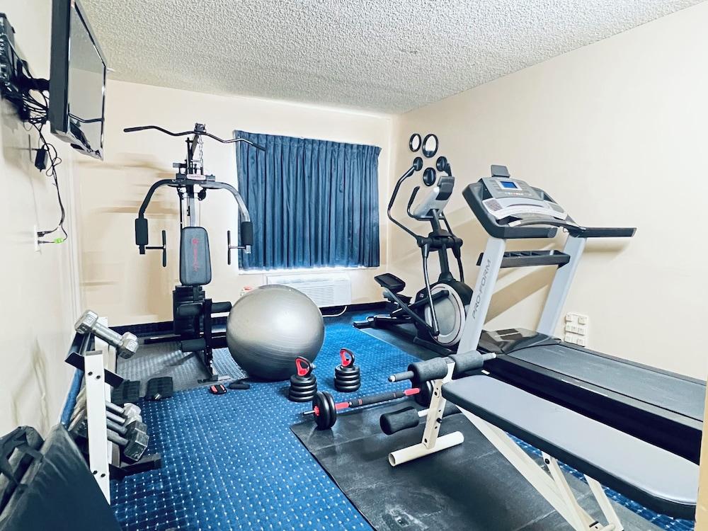 Hometown Inn & Suites photo 15