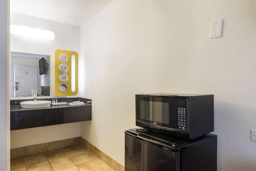 Americas Best Value Inn Bowling Green photo 15