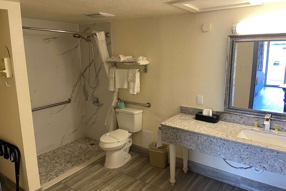 Days Inn by Wyndham Okmulgee photo 23