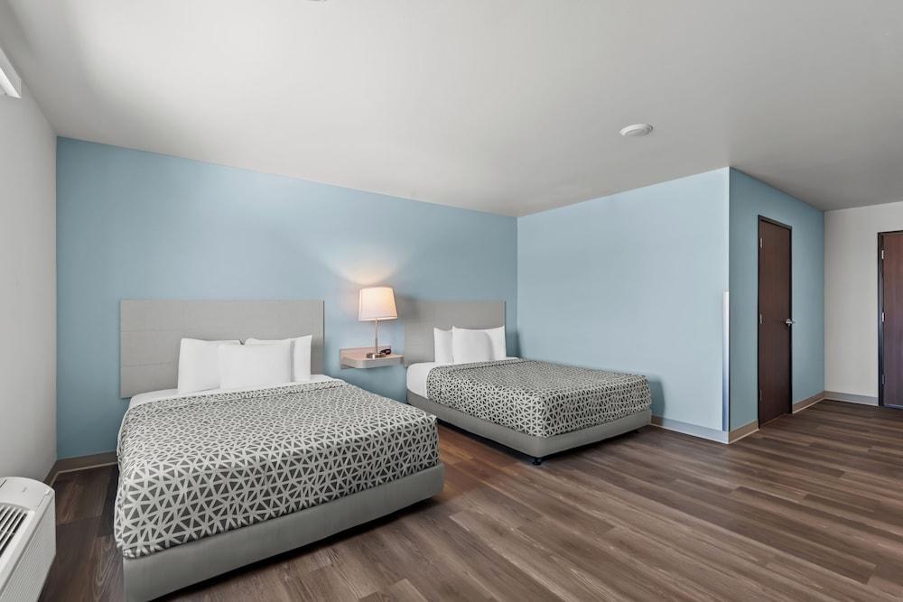 Woodspring Suites Coralville Iowa City photo 5
