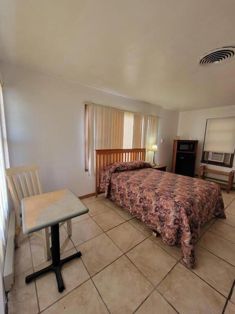Daniel's Motel photo 24