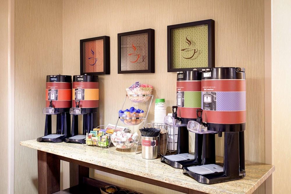 Hampton Inn & Suites Chicago/St. Charles photo 11