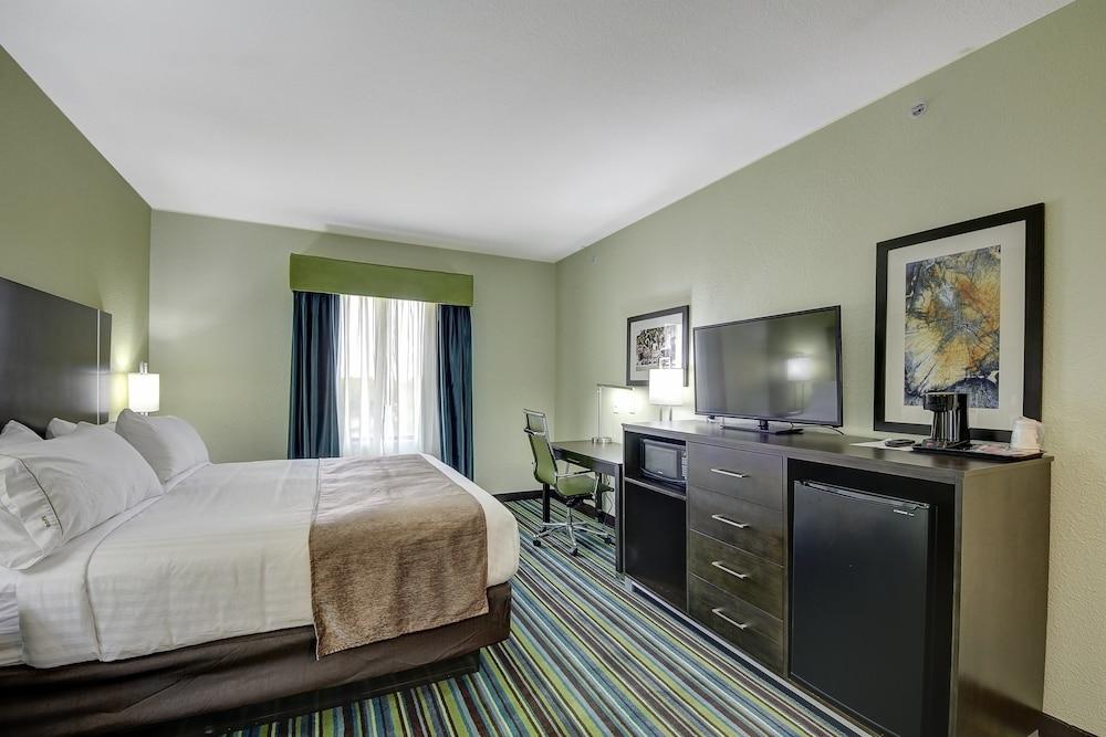 Holiday Inn Express & Suites Carrizo Springs by IHG photo 5