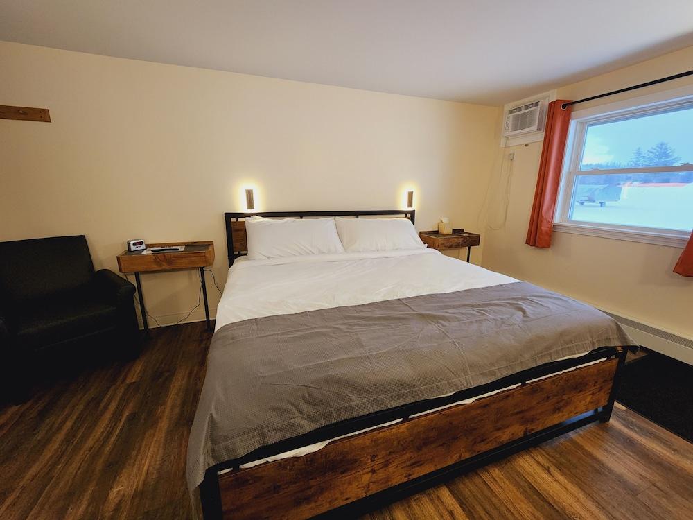 Colebrook C.C. & Motel photo 6