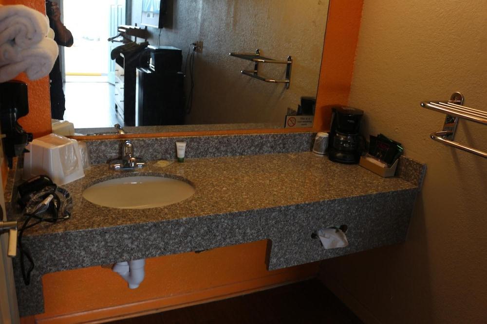 LoneStar Inn photo 14