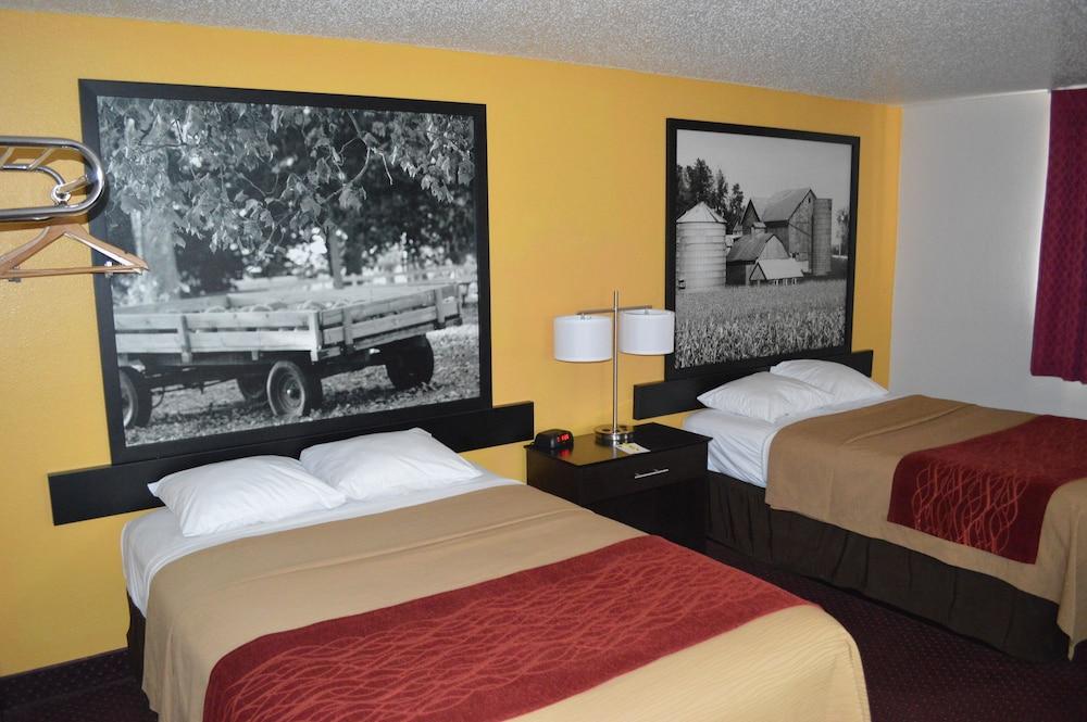 Red Roof Inn Ames photo 7