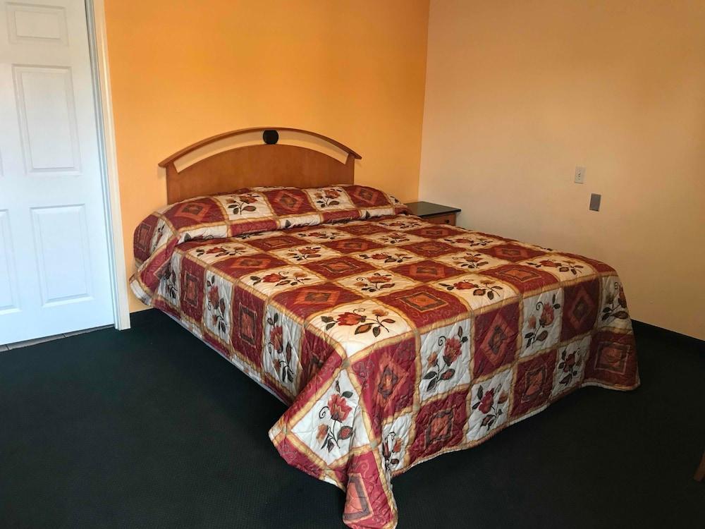 Deluxe Inn photo 2