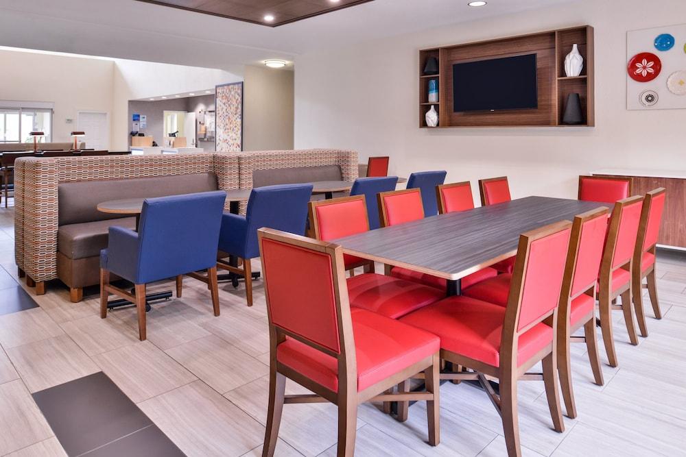 Holiday Inn Express Tampa N I-75 - University Area by IHG photo 66