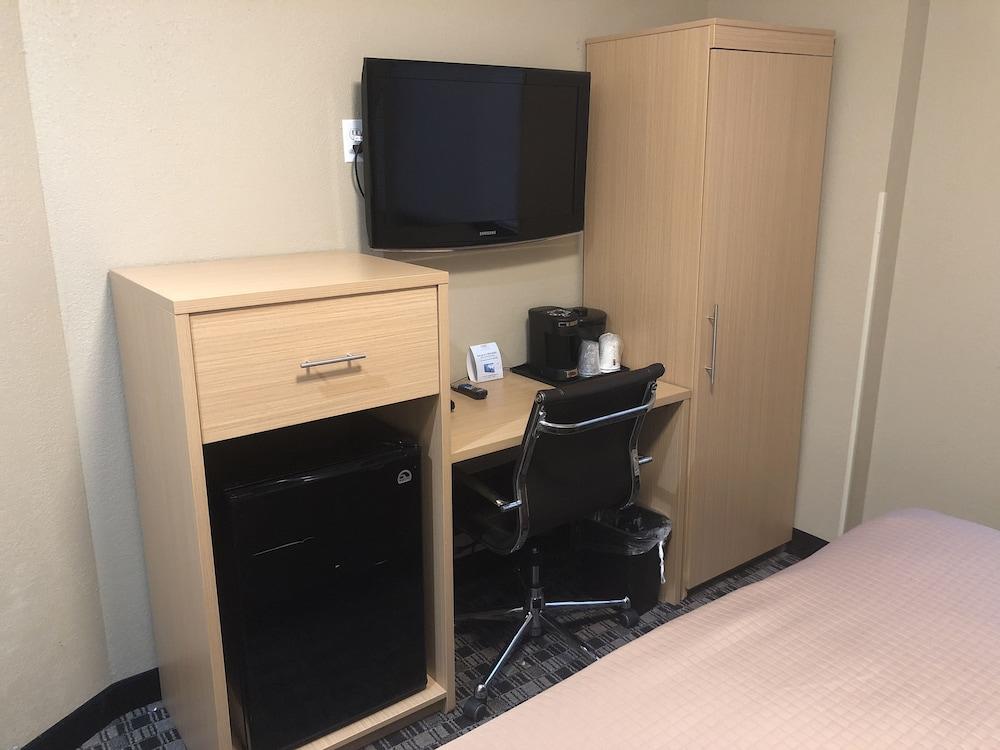 Days Inn by Wyndham Brooklyn Borough Park photo 19