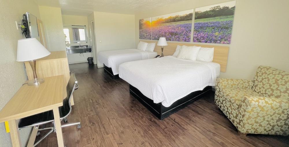 Days Inn by Wyndham Canton photo 4