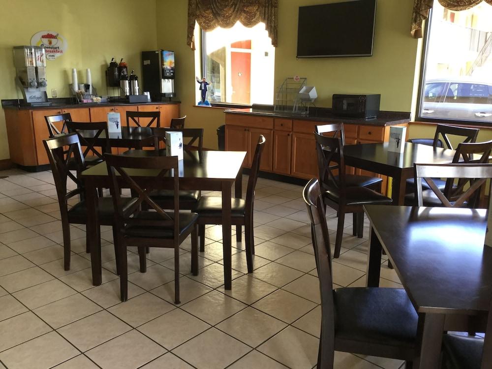 Super 8 by Wyndham Walterboro photo 21