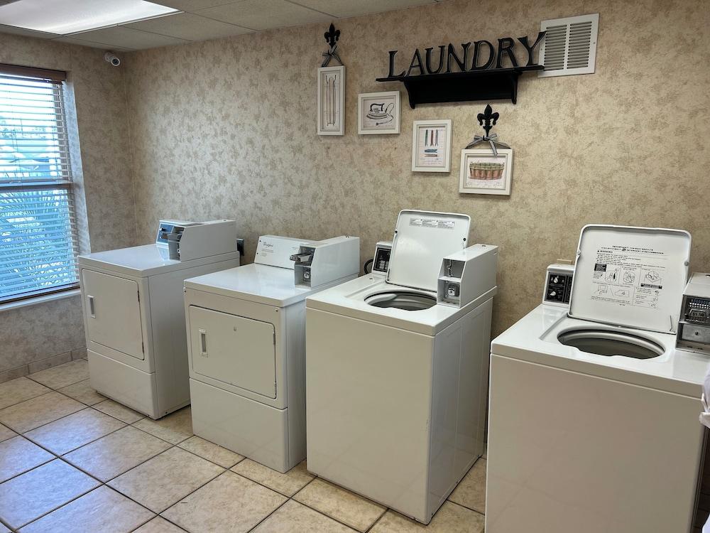 Pensacola Suites Hotel photo 13