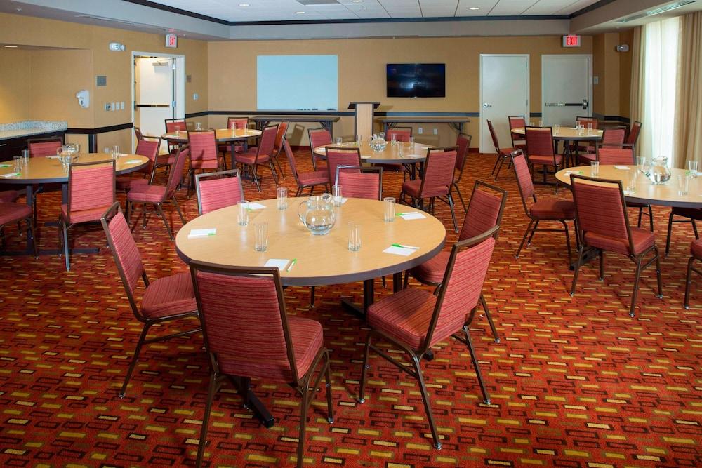 Courtyard by Marriott Dallas Midlothian-Midlothian Conf Ctr photo 37
