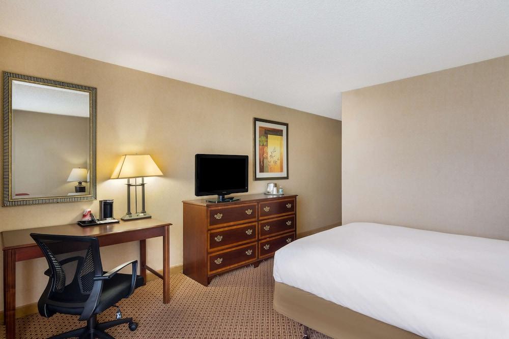 Red Lion Hotel & Conference Center Cheyenne photo 10