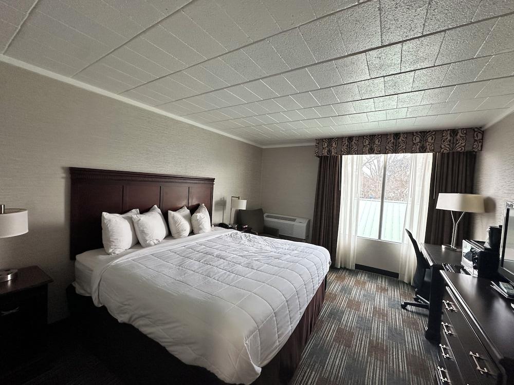 Finger Lakes Inn & Suites photo 16