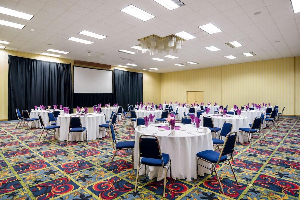 Red Lion Hotel & Conference Center Cheyenne photo 53