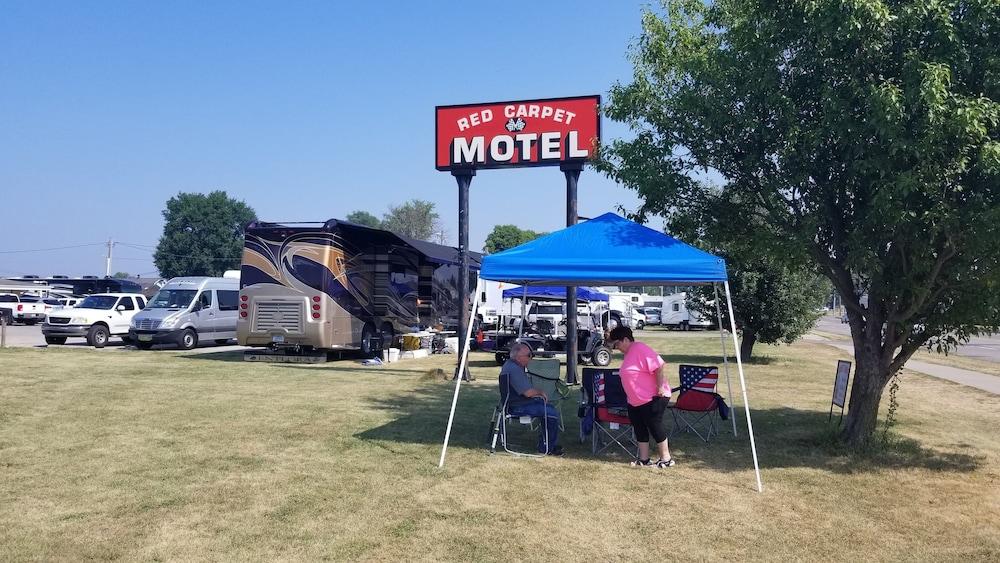 Red Carpet Motel photo 9