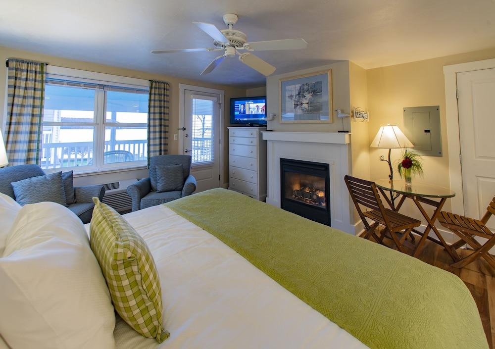 Edgewater Resort photo 11