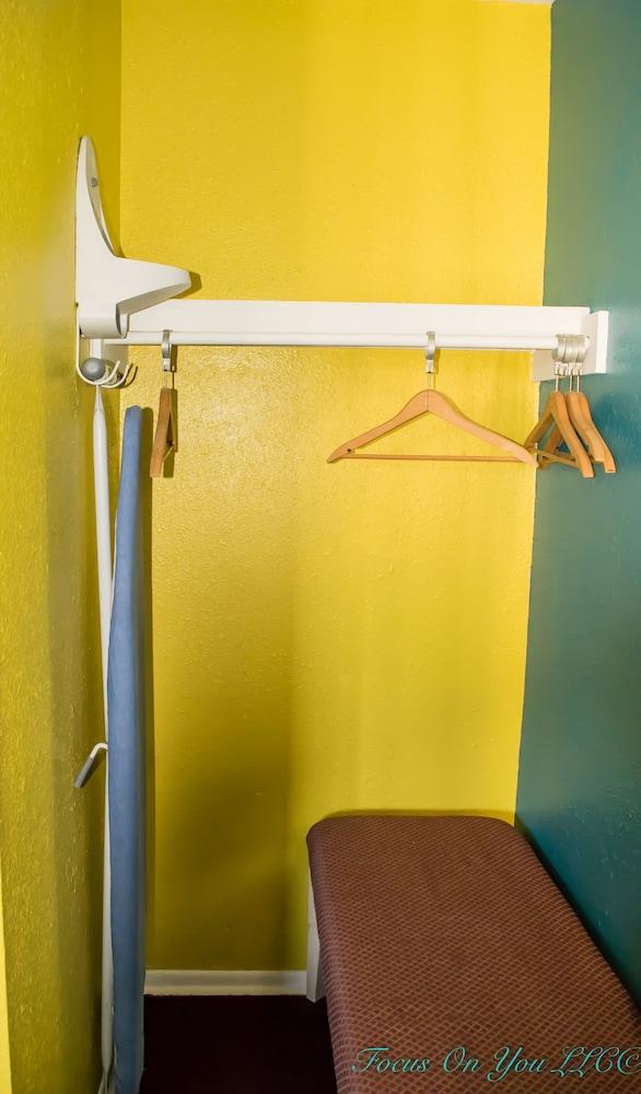 Bloomfield Motel photo 21