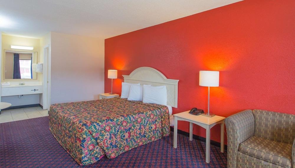 Studios and Suites 4 Less Battlefield Blvd photo 5