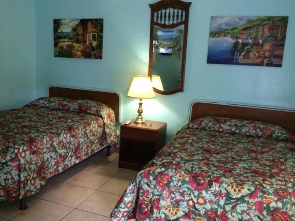 Skylark Motel photo 26