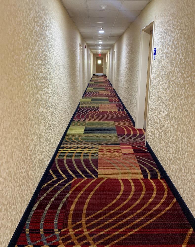 Microtel Inn & Suites by Wyndham Charleston WV photo 29