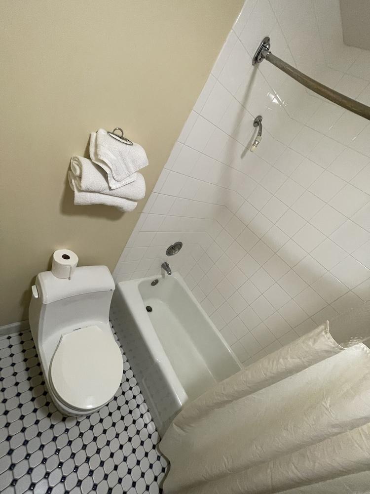 VIBE INN - WHIRLPOOL SUITES photo 24
